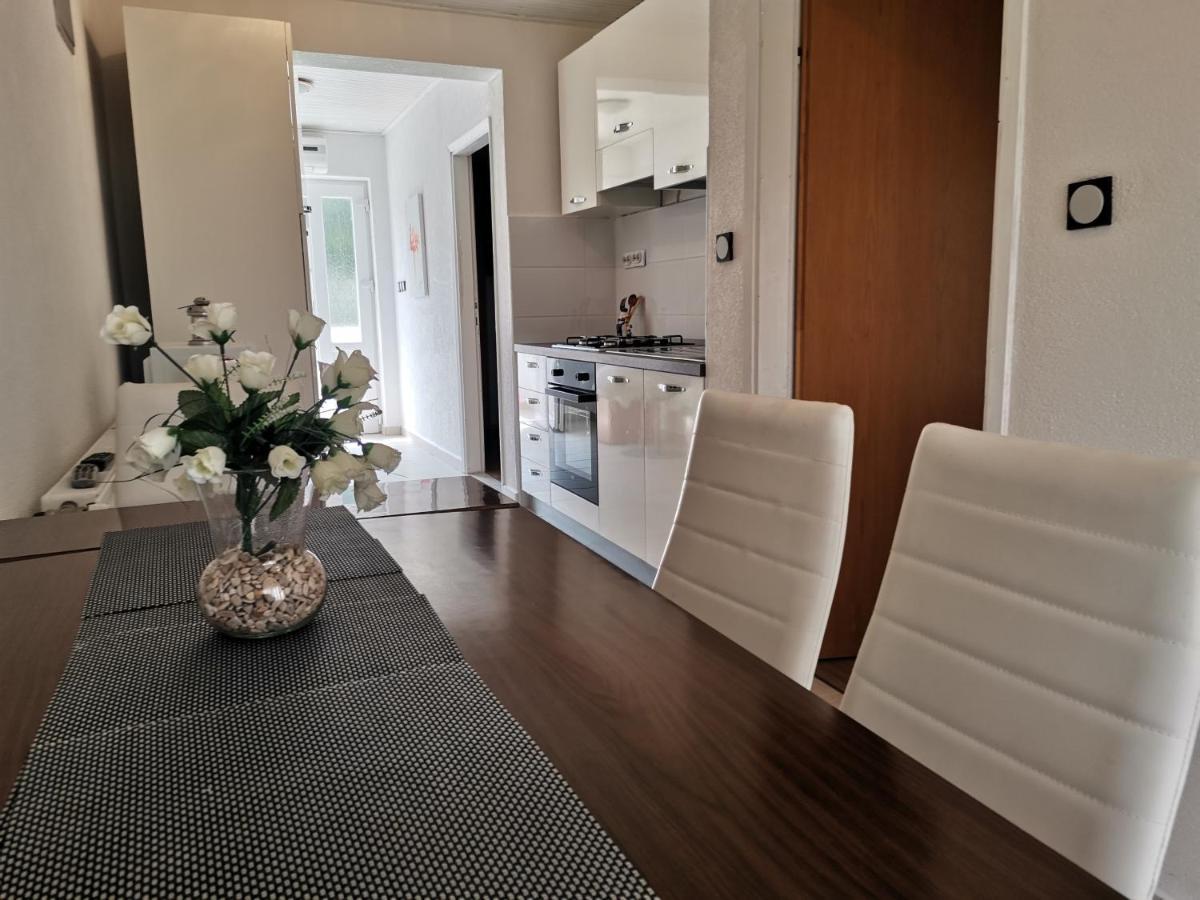 Apartments Dumencic Rab Mundanije Eksteriør bilde